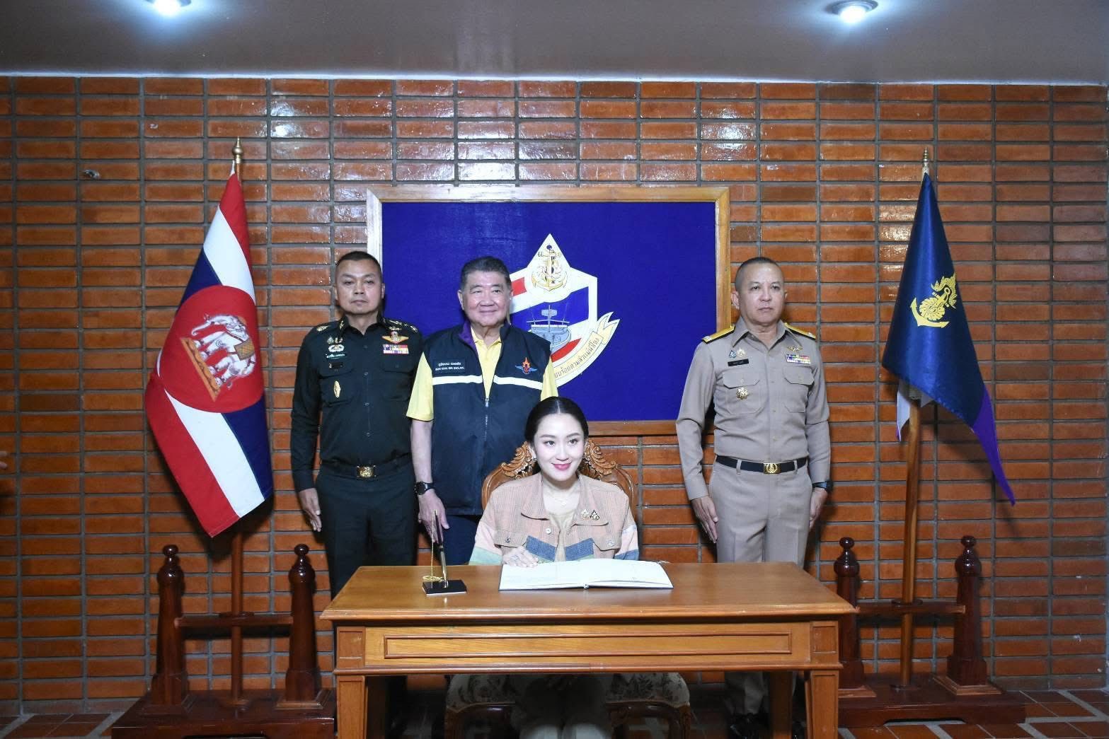 นายกรัฐมนตรีเป็นประธานในการประชุมการแก้ไขปัญหายาเสพติดข้ามแดนในพื้นที่จังหวัดนครพนม เพื่อติดตามการดำเนินโครงการแก้ไขปัญหายาเสพติด