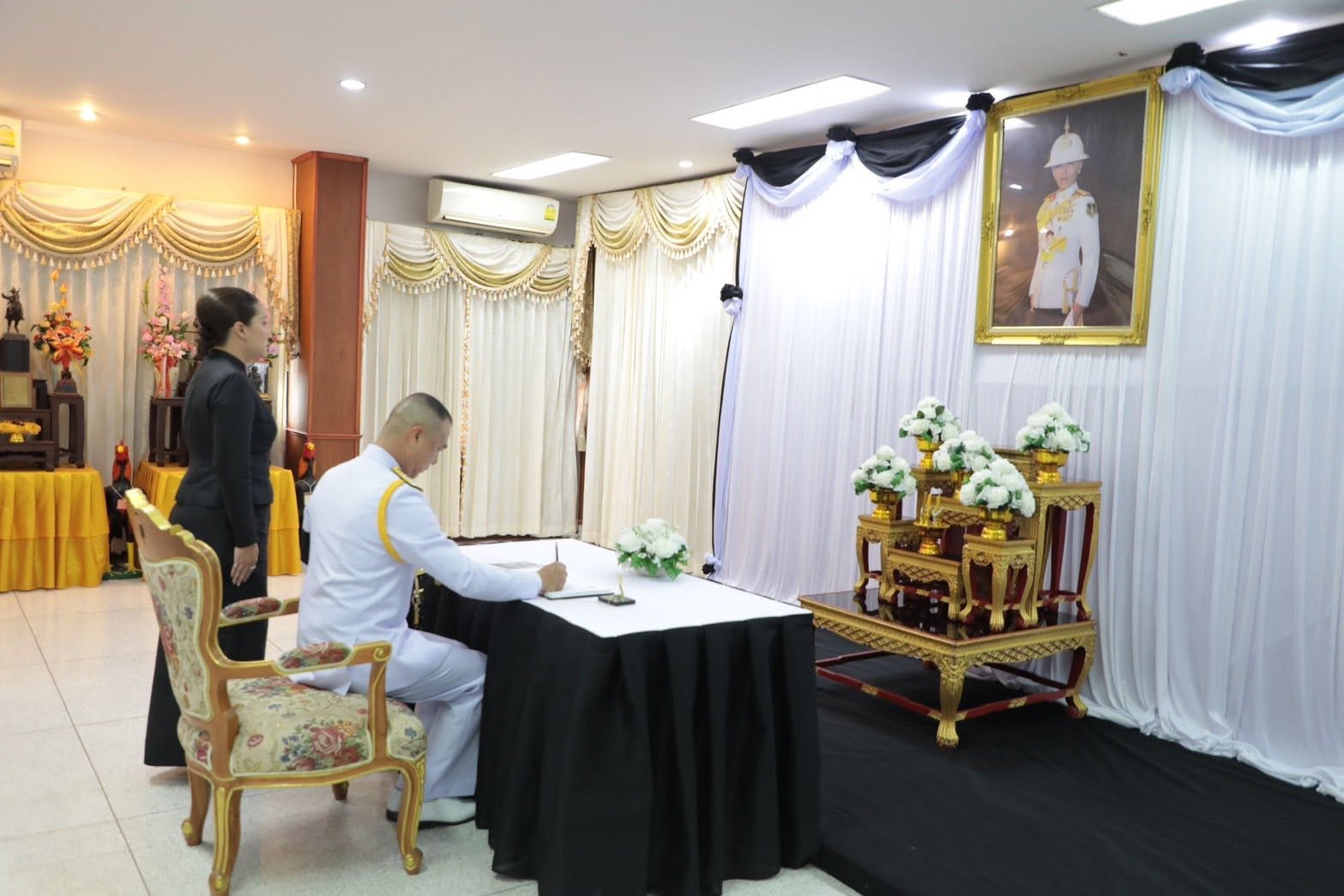 ผู้บัญชาการหน่วยบัญชาการต่อสู้อากาศยานและรักษาฝั่งเป็นประธานในพิธีลงนามถวายความอาลัยแด่ สมเด็จพระเจ้าลูกเธอ เจ้าฟ้าพัชรกิติยาภา นเรนทิราเทพยวดี กรมหลวงราชสาริณีสิริพัชร มหาวัชรราชธิดา