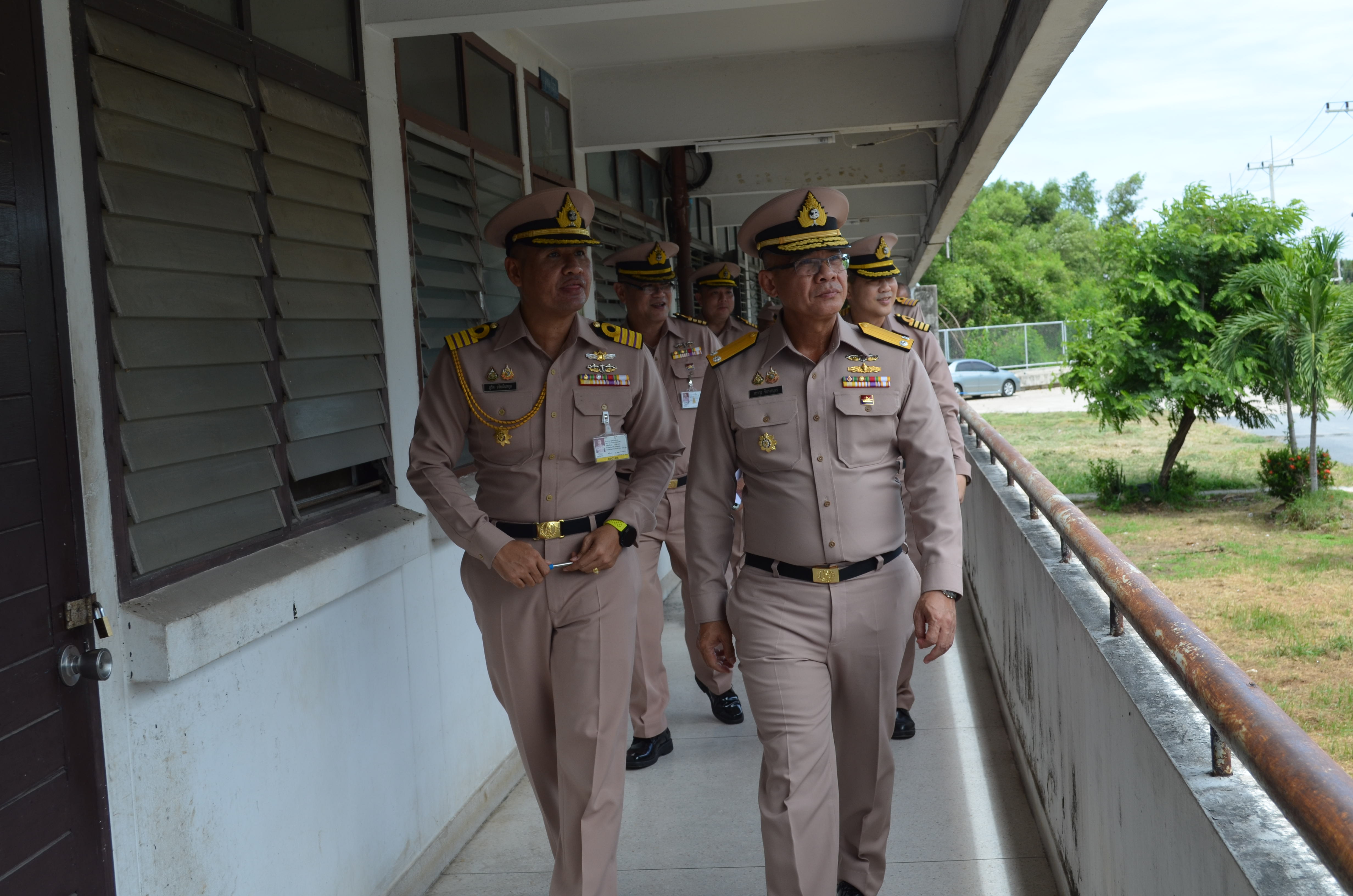 พลเรือตรี ศราวุธ ชิยางคบุตร ผู้อำนวยการสำนักนโยบายและแผน กรมส่งกำลังบำรุงทหารเรือ หัวหน้าสำนักงานบริหารบ้านพักข้าราชในกองทัพเรือ และคณะ เดินทางไปตรวจเยี่ยมบ้านพักข้าราชการในกองทัพเรือ พื้นที่ อกบพ.กรุงเทพฯ