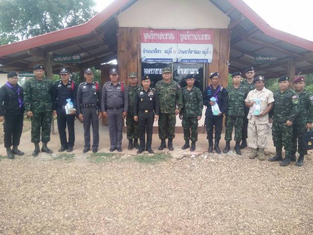 ผู้บังคับการหน่วยเรือรักษาความสงบเรียบร้อยตามลำแม่น้ำโขงเขตอุบลราชธานี ต้อนรับ ผู้บัญชาการกองกำลังสุรนารี